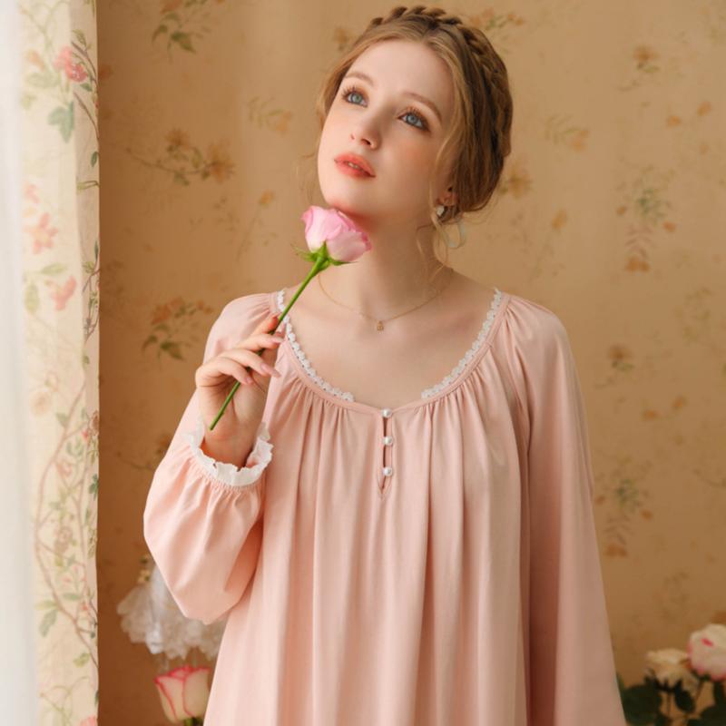 French Simple Long-Sleeved Nightdress