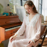 Courtly Lace V-Neck Long-Sleeved Nightdress