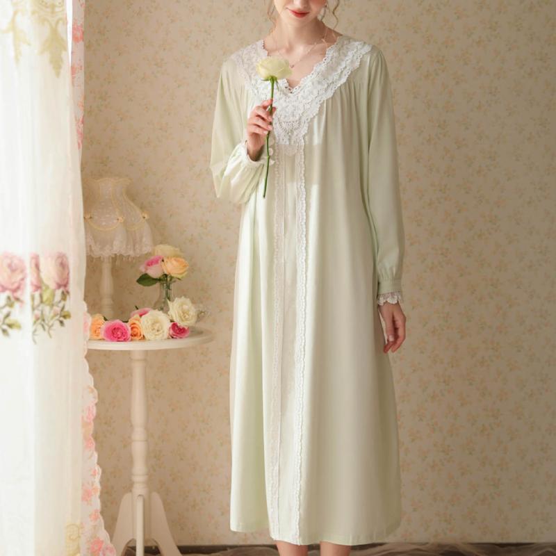 Light Green Lace Long-Sleeved Nightdress