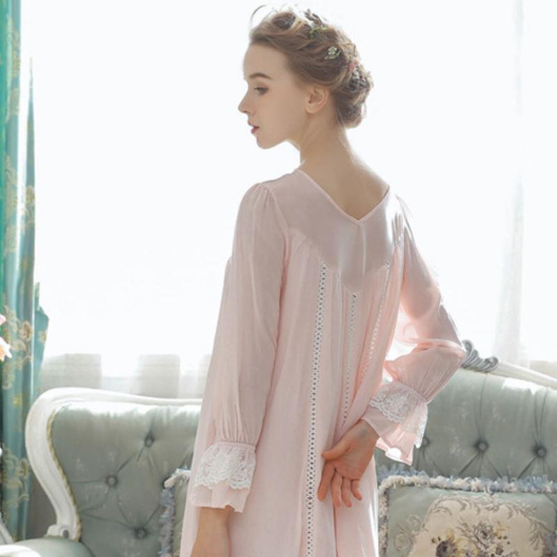 Palace Style Floral Lace Long-Sleeved Nightdress