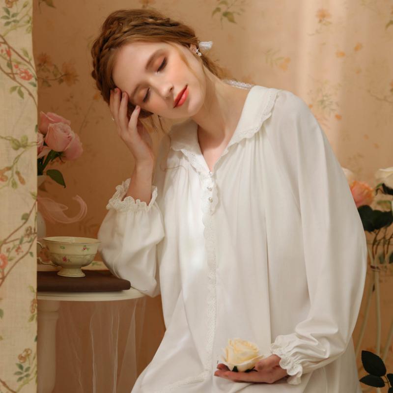 Sweet Lapel Lace Long-Sleeved Nightdress