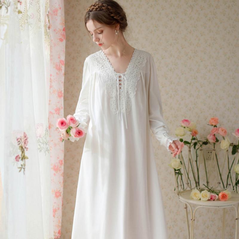 Royal Style Solid Color Lace V-Neck Long-Sleeved Nightdress