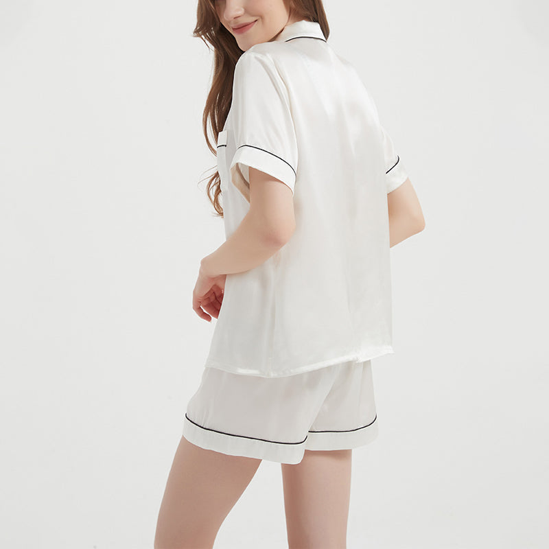 Comfortable Silk Pajama Set With Short Sleeves And Shorts