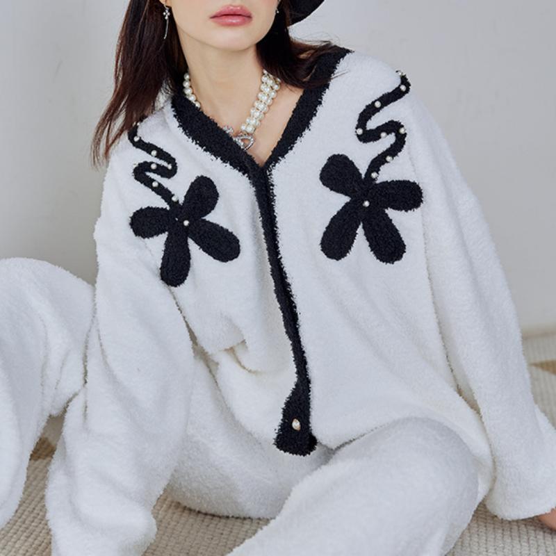 White Flower Half-Pile Flannel Long Sleeve Trousers Pajamas Set