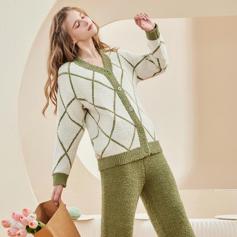 Plaid Coral Velvet Long Sleeve Trousers Pajamas Set