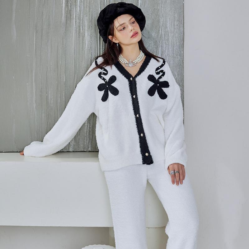 White Flower Half-Pile Flannel Long Sleeve Trousers Pajamas Set