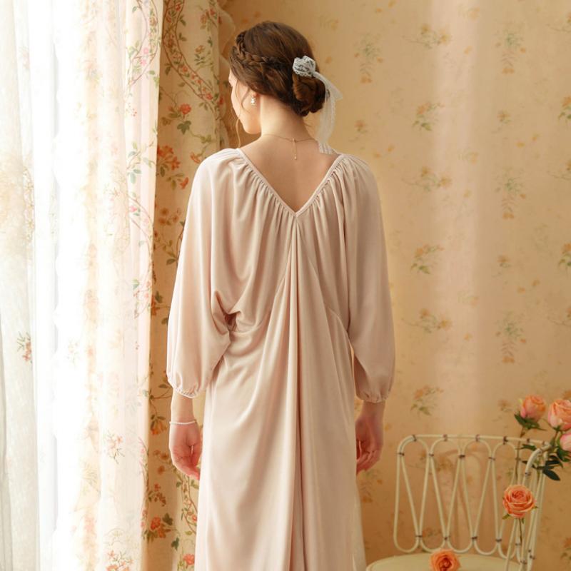 Pink V-Neck Velvet Long-Sleeved Nightdress