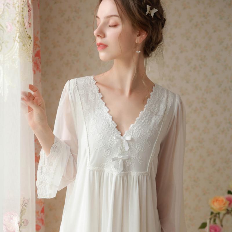 Palace Style Retro Lace Bow V-Neck Long-Sleeved Nightdress