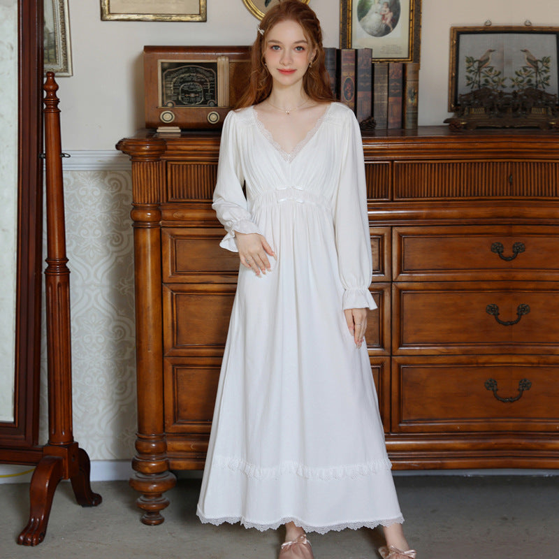 French Lace V-Neck Long-Sleeved Nightdress