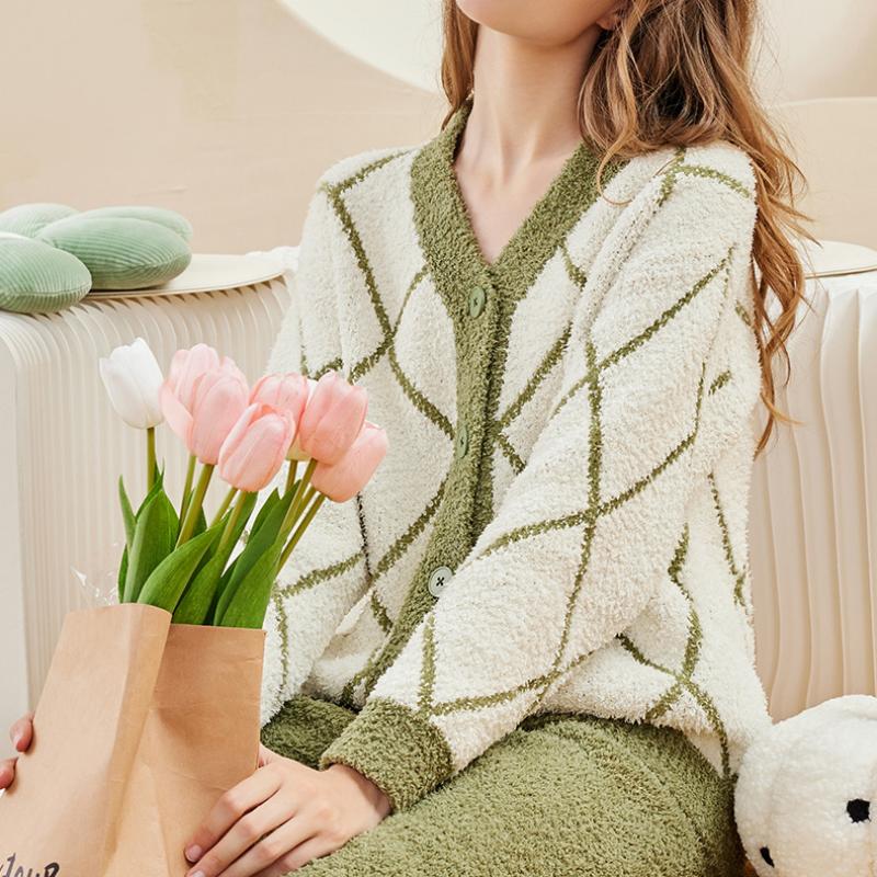 Plaid Coral Velvet Long Sleeve Trousers Pajamas Set